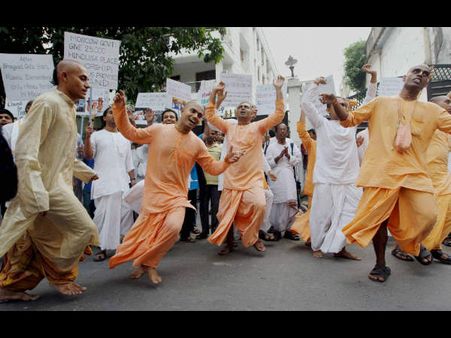 ಚಿತ್ರಗಳಲ್ಲಿ: ರಷ್ಯಾದಲ್ಲಿ ಪ್ರಧಾನಿ, ಇಸ್ಕಾನ್ ಪ್ರತಿಭಟನೆ