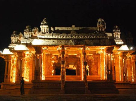 ವಿವಾದ ಹುಟ್ಟು ಹಾಕಿದ `ಹಂಪಿ ಬೈ ನೈಟ್‌` ಯೋಜನೆ