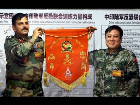 ಚಿತ್ರಗಳಲ್ಲಿ: ಇಂಡೋ ಚೀನಾ ಜಂಟಿ ಸಮರಾಭ್ಯಾಸ