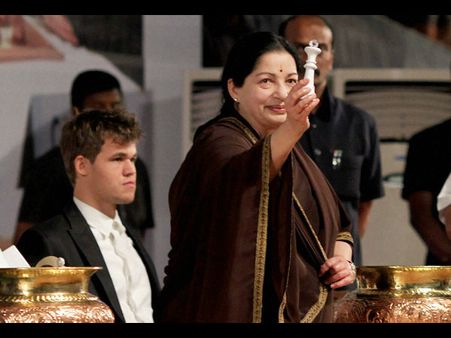 ಚಿತ್ರಗಳಲ್ಲಿ: ಜಯಲಲಿತಾ ಕೈಲಿ ಚದುರಂಗದ ಕಾಯಿ