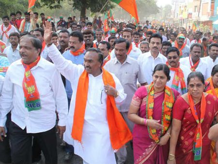 ಸಿಎಂ ಸ್ಥಾನ ಮಕ್ಕಳಾಟವಲ್ಲ, ಸಿದ್ದುಗೆ ಈಶ್ವರಪ್ಪ ಪಾಠ!