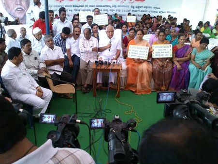 ಧರಣಿ ನಿಲ್ಲಿಸುವುದಿಲ್ಲ ಸಿದ್ದುಗೆ ಯಡಿಯೂರಪ್ಪ ಸವಾಲು