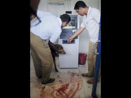 ಬ್ಯಾಂಕ್ ಉದ್ಯೋಗಿ ಮೇಲೆ ಹಲ್ಲೆ ಸರ್ಕಾರಕ್ಕೆ ಪಾಠ