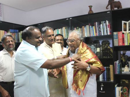 ಮೋದಿ ಬಲೂನಿನಂತೆ ಉಬ್ಬುತ್ತಿದ್ದಾರೆ: ದೇವೇಗೌಡ