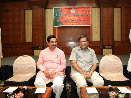 ಪ್ರತಿಭಟನೆಗೆ ಮಣಿದ ಶೆಟ್ಟರ್, ಜೋಶಿ ರಾಜೀನಾಮೆ