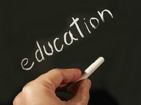 ಮಕ್ಕಳ ಸಮ್ಮುಖದಲ್ಲೇ ಶಿಕ್ಷಕಿಯ ಮೇಲೆ ಪಾದ್ರಿ ಹಲ್ಲೆ