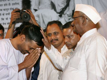 ಕಡೆಗೂ ಅರವಿಂದ್‌ರನ್ನು ಆಶೀರ್ವದಿಸಿದ ಅಣ್ಣಾ ಹಜಾರೆ