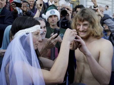 ಚಿತ್ರಸುದ್ದಿ : ಜನಪ್ರಿಯ ಬೆತ್ತಲೆ ತಾರೆ ಜಿಪ್ಸಿ ಮದುವೆ