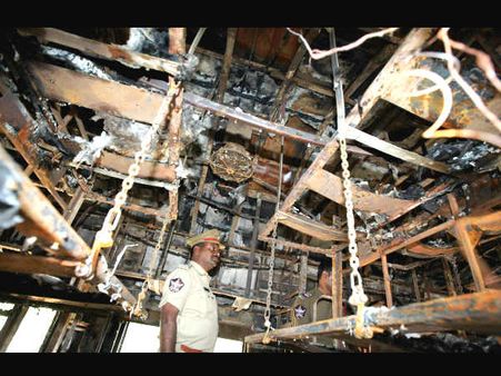 ಬೆಂಗಳೂರು-ನಾಂದೆಡ್ ರೈಲಿಗೆ ಬೆಂಕಿ: ಉಗ್ರರ ಕೃತ್ಯ