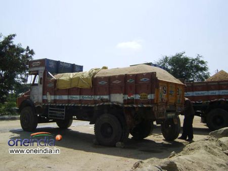 ರಸ್ತೆಗಿಳಿಯದ ಲಾರಿಗಳು, ಜನರಿಗೆ ಬೆಲೆ ಏರಿಕೆ ಬಿಸಿ?