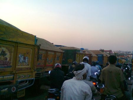 ಲಾರಿ ಮುಷ್ಕರಕ್ಕೆ ಈದ್ ಮತ್ತು ಸಂಕ್ರಾಂತಿ ರಜೆ !