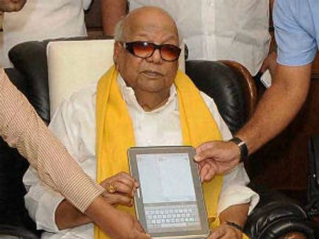 ಡಿಎಂಕೆಯಲ್ಲಿ ಕಳವಳ; ಜಯಲಲಿತಾಗೆ ರಸಗವಳ