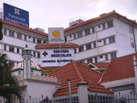 ಹಿರಿಯ ನಾಗರಿಕರಿಗೆ ನಾರಾಯಣ ಹೆಲ್ತ್ ಕಾರ್ಡ್ ವಿತರಣೆ