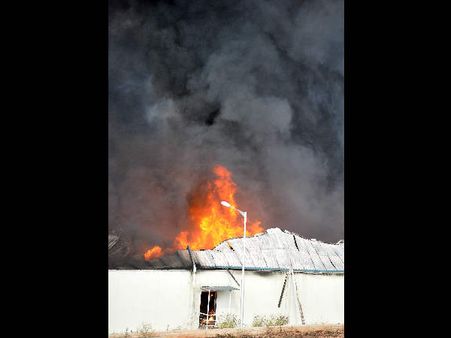 ಬಿಗ್ ಬಜಾರ್ ಗೋದಾಮಿಗೆ ಬೆಂಕಿ, 30 ಕೋಟಿ ನಷ್ಟ