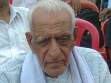 ವಿಧಾನಸೌಧದಲ್ಲಿ ಎಚ್ಎಸ್ ದೊರೆಸ್ವಾಮಿ ಪ್ರತಿಭಟನೆ