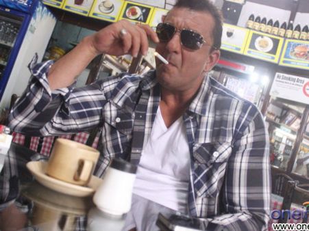 ಹೆಂಡ್ತೀನ್ನ ನೋಡ್ಕೋಬೇಕು; ಪೆರೋಲ್ ಕೊಡಿ