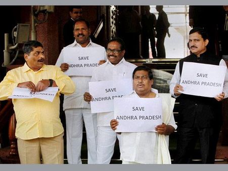 ಪೆಪ್ಪರ್ ಸ್ಪ್ರೇ 'ರಾಜ' ಕ್ಷಮೆ ಟ್ರೆಂಡಿಂಗ್ ಇನ್ನೂ ಜಾರಿ