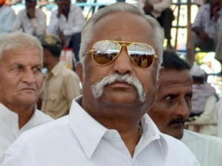 ಮುಜರಾಯಿ ದೇಗುಲ: ಶಾಸಕರಿಗೆ 40 ಲಕ್ಷ ದೇಣಿಗೆ