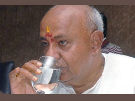 ದೊಡ್ಡಗೌಡ್ರು ಮುದ್ದೆಯನ್ನಲ್ಲ ಜನರನ್ನೇ ನುಂಗಿದ್ದಾರೆ!