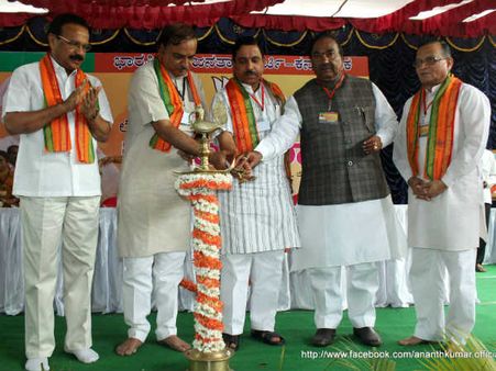 'ಮದ್ಯ'ರಾತ್ರಿ ಅವಧಿ ವಿಸ್ತರಣೆಗೆ ಬಿಜೆಪಿ ಅಸಮಾಧಾನ!