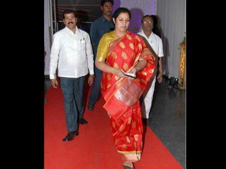 ಬಿಜೆಪಿ ಕೈಹಿಡಿದ ಎನ್ ಟಿ ರಾಮರಾವ್ ಪುತ್ರಿ ಪುರಂದರೇಶ್ವರಿ