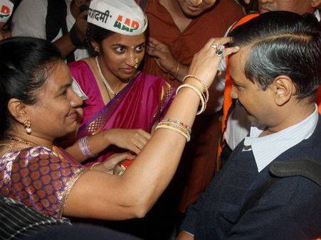 ಬಣ್ಣದೋಕುಳಿಯಲಿ ರಂಗೇರುತ್ತಿದೆ ಲೋಕಸಭಾ ಚುನಾವಣೆ!