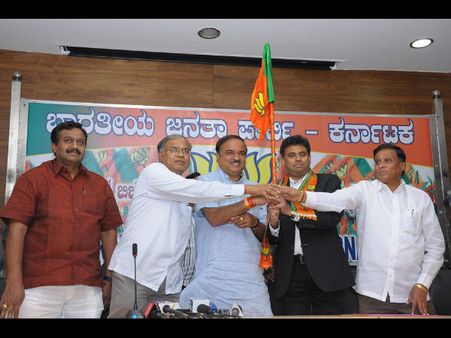 ಎನ್ನಾರೈ ನೀರಜ್ ಪಾಟೀಲ್ ಬಿಜೆಪಿಗೆ ಸೇರ್ಪಡೆ