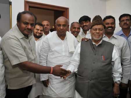 ಷರೀಫ್ ಪಕ್ಷ ಬಿಡೋಲ್ಲ, ಗೌಡರ ಲೆಕ್ಕ ಉಲ್ಟಾ!