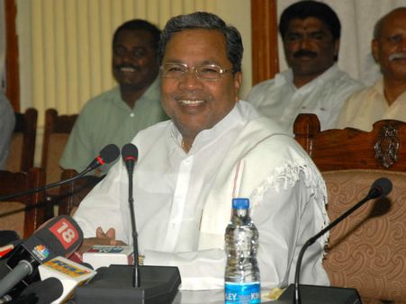 ನನ್ನ ಗಂಡನ ಸಾವಿಗೆ ಸಿದ್ದರಾಮಯ್ಯ ನೇರ ಹೊಣೆ