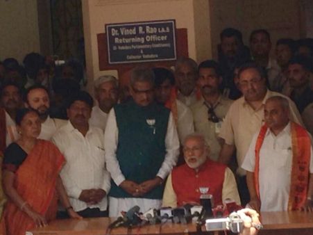 ಬಿಜೆಪಿ ಪ್ರಧಾನಿ ಅಭ್ಯರ್ಥಿ ಮೋದಿ ನಾಮಪತ್ರ ಸಲ್ಲಿಕೆ