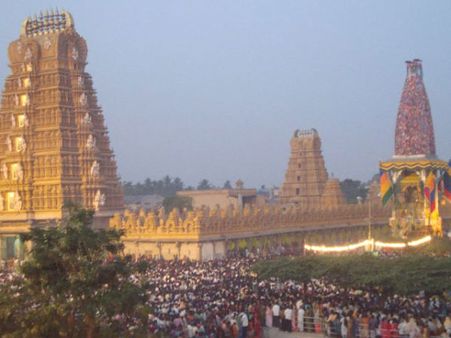 ನಂಜನಗೂಡು ರಥದ ಚಕ್ರ ಸಿಲುಕಿ ಆತಂಕ!