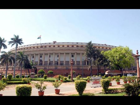 ದೇಶದ 10 ಬೆಸ್ಟ್ ಸಂಸದರಲ್ಲಿ ಕರ್ನಾಟಕದ ಇಬ್ಬರು
