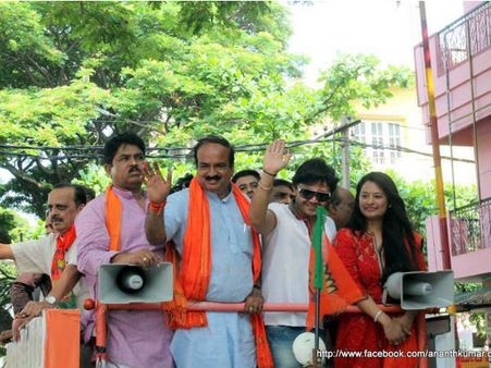 ಅನಂತ್ ಕುಮಾರ್ ಗೆ ಗೋಲ್ಡನ್ ಸ್ಟಾರ್ ಪ್ರಚಾರ