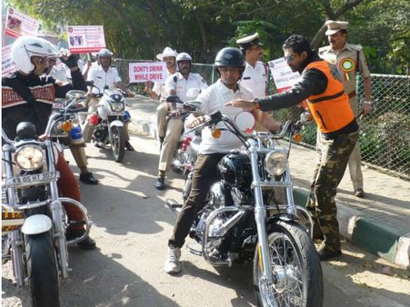 ಟ್ರಾಫಿಕ್ ಪೊಲೀಸು ಕೆಲಸ ಯಾರಿಗೆ ಬೇಕು ಹೇಳಿ?