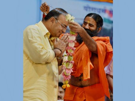 ಬಾಬಾ ರಾಮದೇವ್ ಅವರು ಗಾಂಧಿ, ಜೆಪಿ ಇದ್ದಂತೆ!