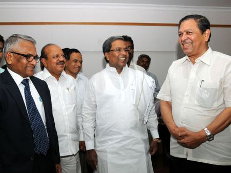 ಭಾಷಾ ಮಾಧ್ಯಮ ತೀರ್ಪಿನ ವಿರುದ್ಧ ಮೇಲ್ಮನವಿ