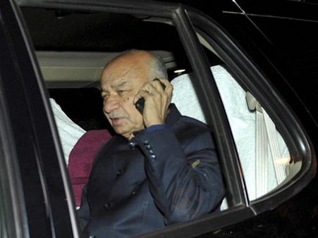 ಗಂಟುಮೂಟೆ ಕಟ್ಟಿ ಸೋಲಾಪುರಕ್ಕೆ ಹೊರಟ ಶಿಂಧೆ