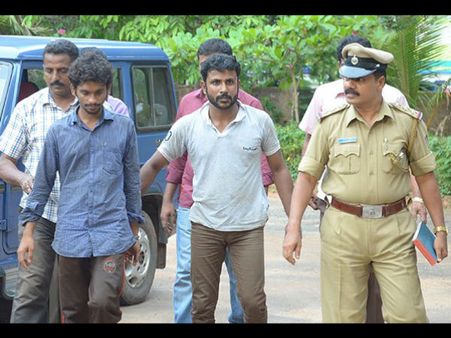 ಗುಜರಾತಿನಲ್ಲಿ ಸಿಕ್ಕಿದ ವಿಟ್ಲ ರೇಪಿಸ್ಟ್ ಗಳು ಜೈಲಿಗೆ