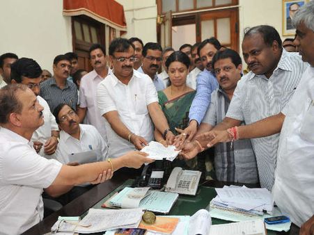 ಪರಿಷತ್, ರಾಜ್ಯಸಭೆ ಕಣದಲ್ಲಿ ಕರೋಡ್ ಪತಿಗಳು