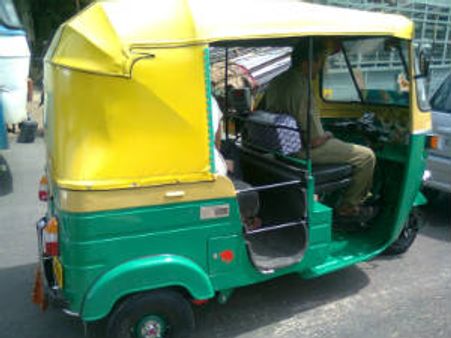 ಮಾರುವೇಷದಲ್ಲಿ ಆಟೋ ಚಾಲಕರ ವಿರುದ್ಧ ಕಾರ್ಯಾಚರಣೆ