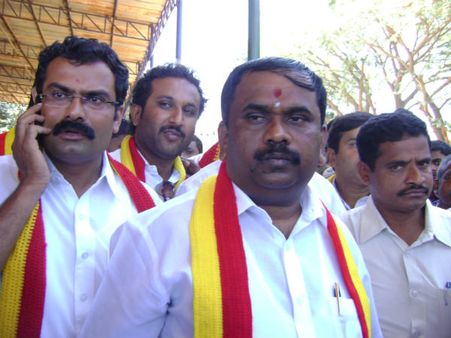 ಹುಬ್ಬಳ್ಳಿಯಲ್ಲಿ ಕರವೇ ಅಧ್ಯಕ್ಷ ನಾರಾಯಣ ಗೌಡ ಬಂಧನ