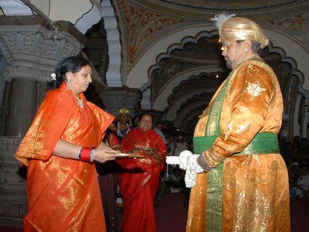 ಅರಮನೆ ಸಂಕಷ್ಟ ನೆನೆದು ಕಣ್ಣೀರಿಟ್ಟ ಮೈಸೂರು ರಾಣಿ