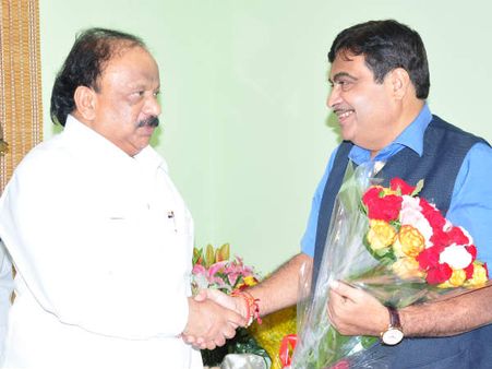 ಗಡ್ಕರಿಯನ್ನು ಭೇಟಿ ಮಾಡಿದ ರೋಶನ್ ಬೇಗ್