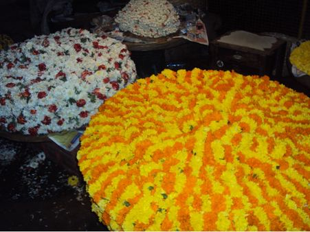 ವರಮಹಾಲಕ್ಷ್ಮಿ ಹಬ್ಬ: ಹೂ, ಹಣ್ಣುಗಳ ಬೆಲೆ ಏರಿಕೆ