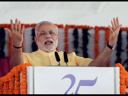 'ಐಎನ್ಎಸ್ ಕೋಲ್ಕತ್ತಾ ಜೊತೆ ಮೋದಿ' ಚಿತ್ರಗಳು