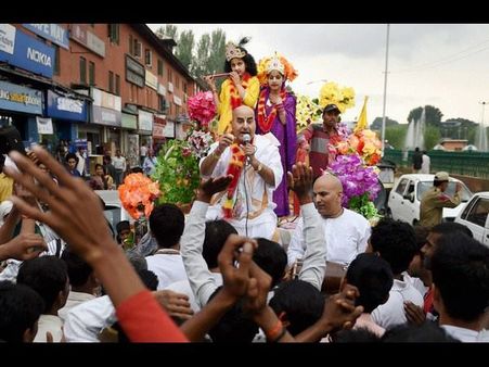 ಚಿತ್ರಗಳಲ್ಲಿ : ಗಲ್ಲಿ ಗಲ್ಲಿಗಳಲ್ಲಿ ನಂದಲೋಲನ ಲೀಲೆ
