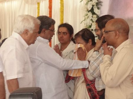 ಅನಂತಮೂರ್ತಿಗೆ ಅಂತಿಮ ನಮನ ಸಲ್ಲಿಸಿದ ಗಣ್ಯರು