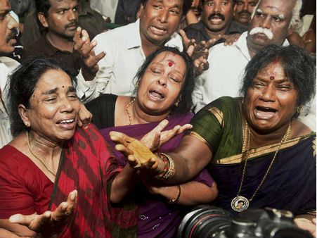 ಅಭಿಮಾನದ ಅತಿರೇಕವೊ, ಹುಚ್ಚುತನದ ಪರಮಾವಧಿಯೊ