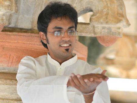 ಮಾಂತ್ರಿಕ ಶಕ್ತಿಯ ಹಾಡುಗಾರ ವಿಕಾಸ ವಸಿಷ್ಠ