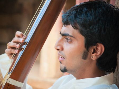 ಭ್ರಮೆಯ ಜಿಗುರು ಪ್ರತಿಭೆ ವಿಶ್ವಾಸ್ ವಸಿಷ್ಠ